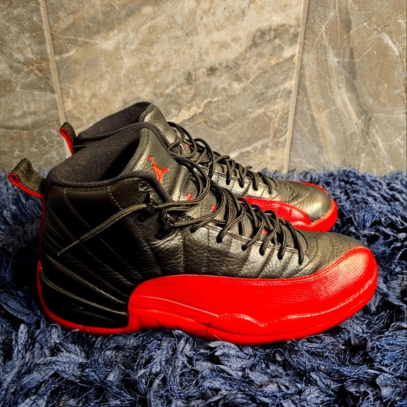 Jordan 12 Flu Game - Picture 5 of 7